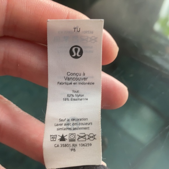 Lululemon Beanie with pony tail cut out - Picture 4 of 5